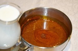 название картинки Карамельно-сливочный соус для торта, десертов, блинов