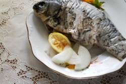Карась запеченный в фольге в духовке