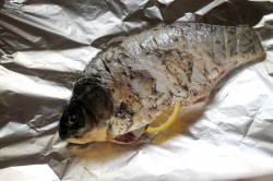 Карась запеченный в фольге в духовке