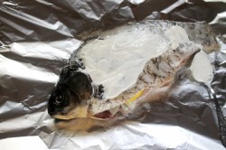 Карась запеченный в фольге в духовке