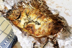 Карась запеченный в фольге в духовке