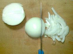 Карась запеченный с репчатым луком в фольге в духовке