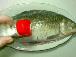 Карась запеченный с репчатым луком в фольге в духовке