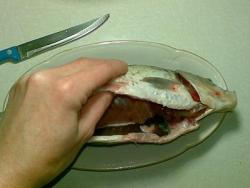 Карась запеченный с репчатым луком в фольге в духовке