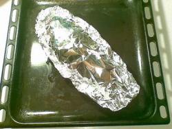 Карась запеченный с репчатым луком в фольге в духовке