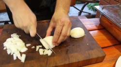 Караси в сметанном соусе в казане