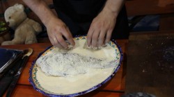 Караси в сметанном соусе в казане