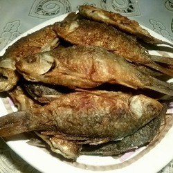 Карасики мелкие жареные