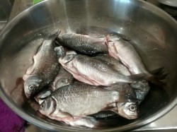 Карасики мелкие жареные - шаг 2