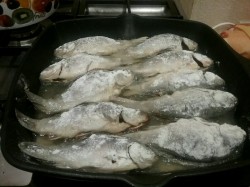 Карасики мелкие жареные - шаг 4