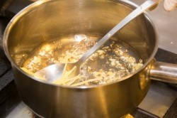 Карахи Гошт (острая баранина)