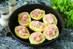 название картинки Картофель фаршированный фаршем в духовке