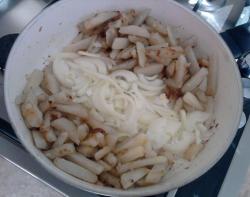 Жареный картофель с луком