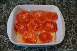 Запеченная картошка лук помидоры в духовке