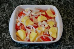 Запеченная картошка лук помидоры в духовке