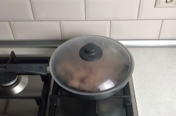 название картинки Картофель с фаршем и помидорами в духовке запеканка