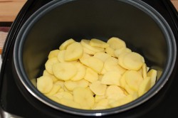 название картинки Картофель с грибами запеченный в мультиварке