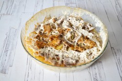 название картинки Картошка в сливках с лисичками и сыром в духовке