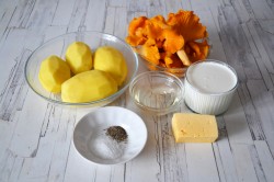 название картинки Картошка в сливках с лисичками и сыром в духовке