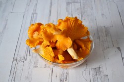 название картинки Картошка в сливках с лисичками и сыром в духовке