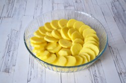 название картинки Картошка в сливках с лисичками и сыром в духовке