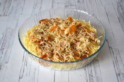 название картинки Картошка в сливках с лисичками и сыром в духовке