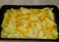 Картофель с яйцом в духовке