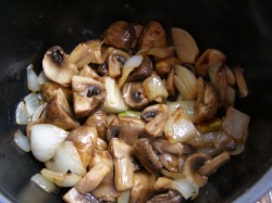 Картофель тушеный с грибами