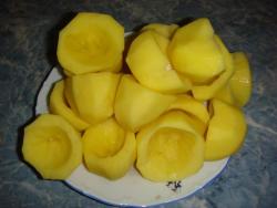 Картофель в беконе с начинкой в духовке из грибов с луком