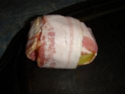 Картофель в беконе с начинкой в духовке из грибов с луком