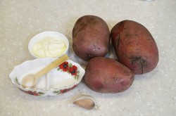 название картинки Картофель в майонезе запеченный в духовке