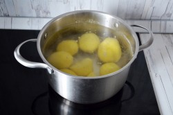 Картофель в молоке в духовке