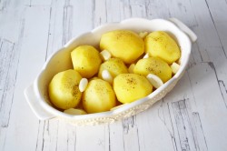 Картофель в молоке в духовке