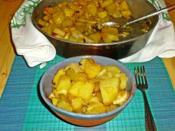 Картофель, запеченный с луком в духовке