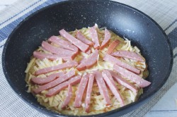 название картинки Картофельная пицца на сковороде