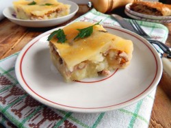 название картинки Картофельная запеканка с фаршем и грибами