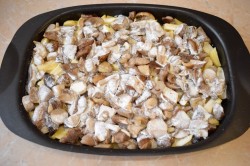 Картофельная запеканка с грибами в духовке