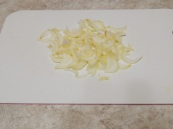 Картофельная запеканка с колбасой