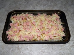 Картофельная запеканка с колбасой