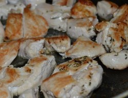 Картофельная запеканка со сметаной и яйцом из куриных грудок - шаг 2 Картофельная запеканка со сметаной и яйцом из куриных грудок - шаг 2