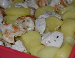 Картофельная запеканка со сметаной и яйцом из куриных грудок - шаг 3 Картофельная запеканка со сметаной и яйцом из куриных грудок - шаг 3