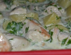 Картофельная запеканка со сметаной и яйцом из куриных грудок - шаг 4 Картофельная запеканка со сметаной и яйцом из куриных грудок - шаг 4