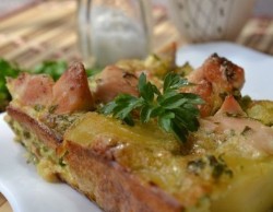 Картофельная запеканка со сметаной и яйцом из куриных грудок - шаг 6 Картофельная запеканка со сметаной и яйцом из куриных грудок - шаг 6