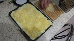 название картинки Картофельная запеканка с сосисками и грибами