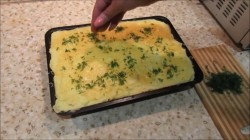 название картинки Картофельная запеканка с сосисками и грибами