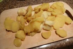 Картофельно-фасолевый салат с анчоусами - шаг 2 Картофельно-фасолевый салат с анчоусами - шаг 2