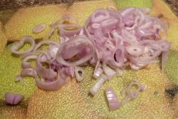 Картофельно-фасолевый салат с анчоусами - шаг 3 Картофельно-фасолевый салат с анчоусами - шаг 3