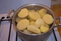 Картофельное пюре с луком - шаг 2