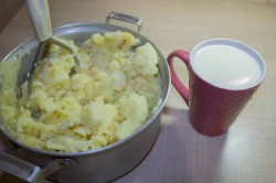 Картофельное пюре с луком - шаг 7