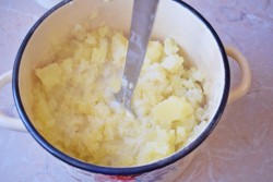 название картинки Картофельное пюре с яйцом и молоком